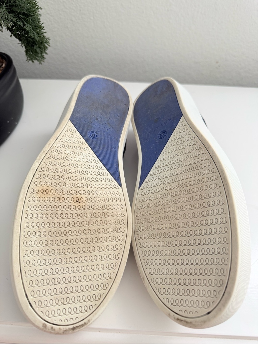 Rothy's sneakers women size 10.5 Navy Knit Slip-On with White Sole and Blue - Picture 7 of 8